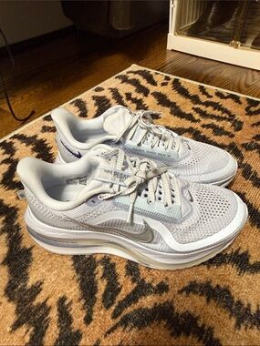 Nike Women's Light Gray and Silver Running Sneakers - Nike Pegasus